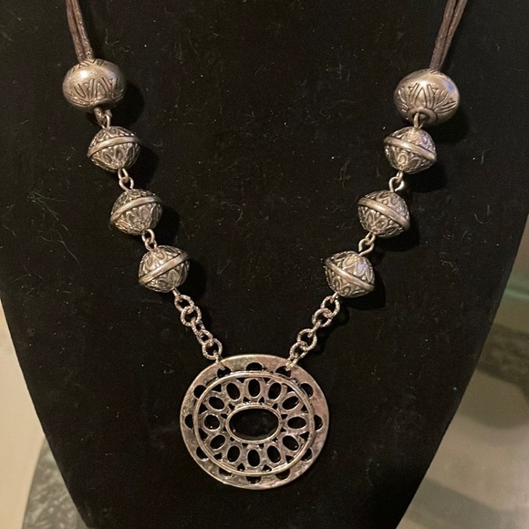 STATEMENT SILVER NECKLACE. - Picture 4 of 5